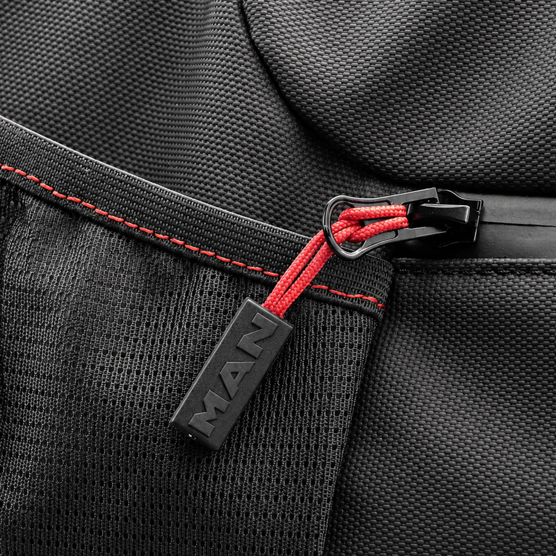Sports bag with backpack function, black